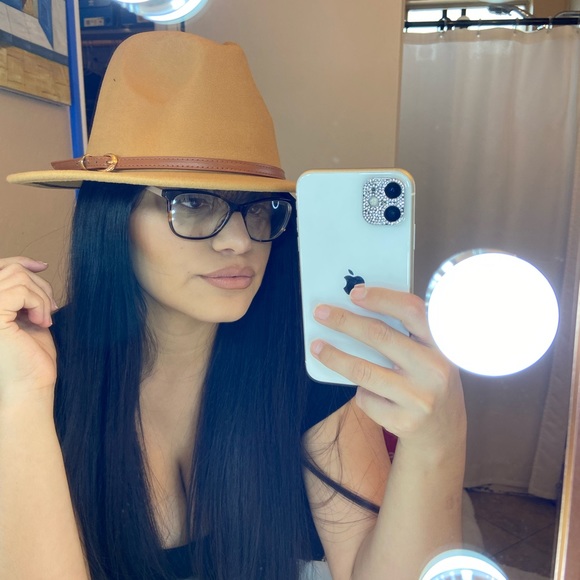 Meet your Posher, Revampthriftshop - Picture 3 of 4